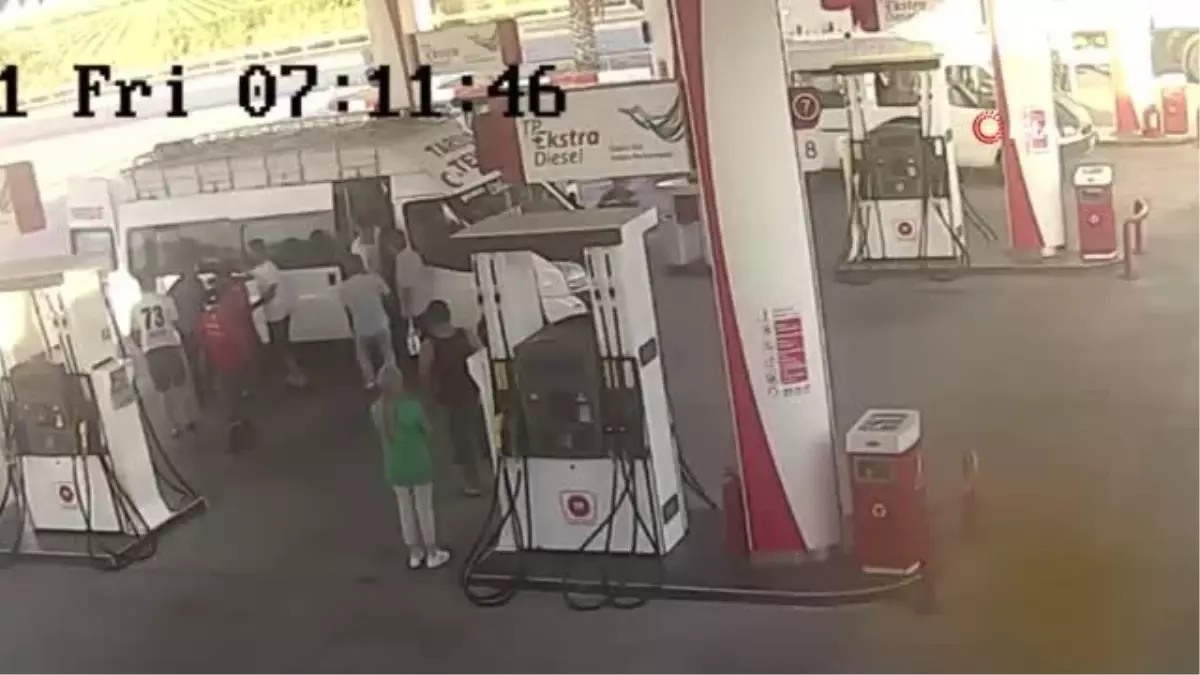 Sevdiği kızla kaçmak isteyen genci öldüresiye dövdüler...Dehşet anları kamerada