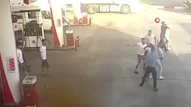 Sevdiği kızla kaçmak isteyen genci öldüresiye dövdüler...Dehşet anları kamerada