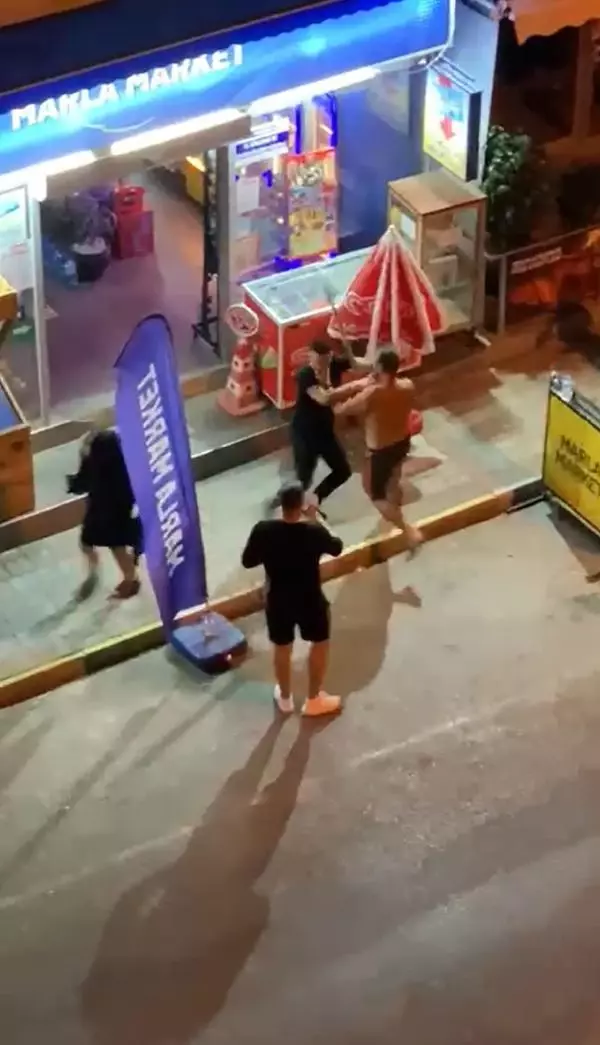 Gürültü tartışması kötü bitti! Genç, aldığı darbeyle bir anda yere yığıldı