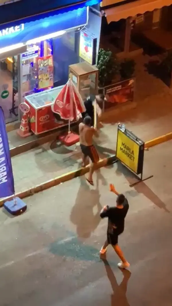 Gürültü tartışması kötü bitti! Genç, aldığı darbeyle bir anda yere yığıldı