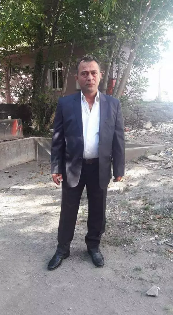 ÜZERİNE KERESTE DÜŞEN KAMYON ŞOFÖRÜ ÖLDÜ