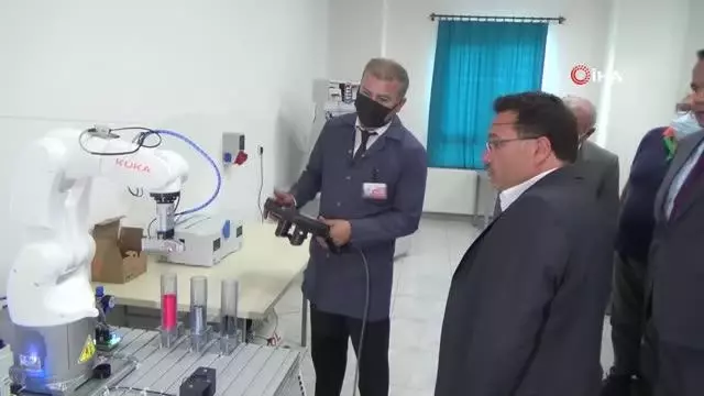 Vali Çiçek: Bu okulda Türk sanayisine katkı sunacak öğrenciler yetiştiriliyor