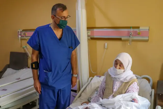 14 saatlik ameliyatla hastanın beynindeki tümör çıkarıldı