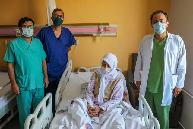 14 saatlik ameliyatla hastanın beynindeki tümör çıkarıldı
