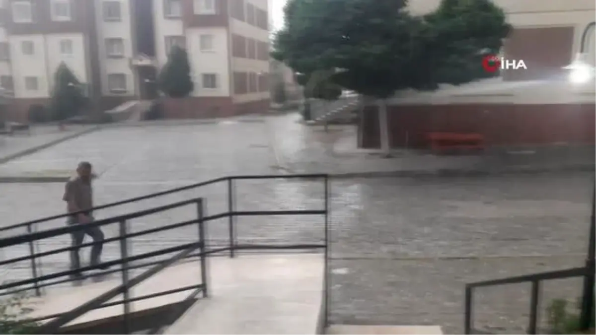 Vatandaşlar dolu yağışından araçlarını böyle korudular
