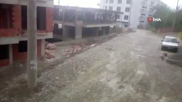 Vatandaşlar dolu yağışından araçlarını böyle korudular