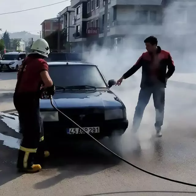 Seyir halindeki otomobil yandı