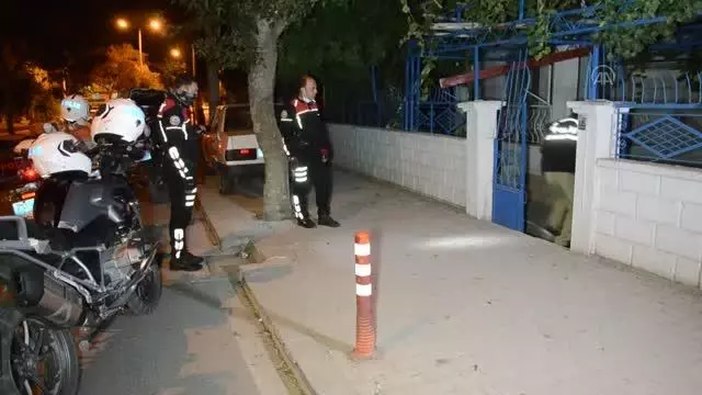 Son dakika... Yüksek sesle müzik dinleyenleri uyaran kişi silah ve bıçakla yaralandı