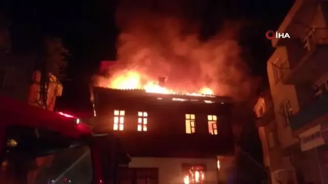 Gün ağardığında yanan konağın harabeye dönen hali ortaya çıktı