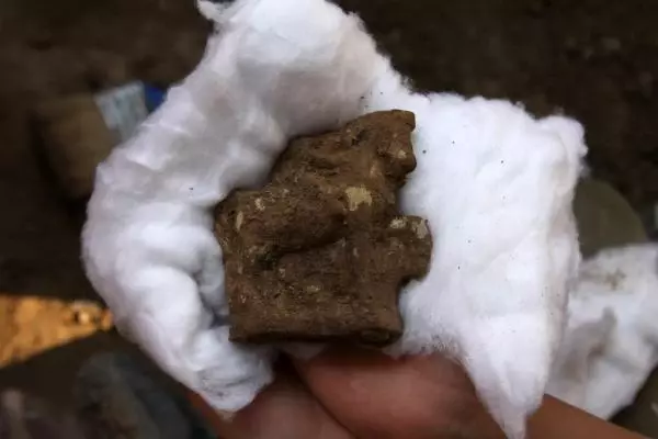 5 BİN YILLIK SERAMİK PARÇALARI, MYRA'NIN TARİHİNİ 2 BİN YIL GERİYE GÖTÜRDÜ