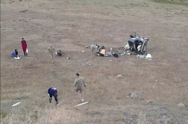 Son dakika haberi... Şarampole devrilen otomobildeki 1 bebek öldü, 3 kişi yaralandı