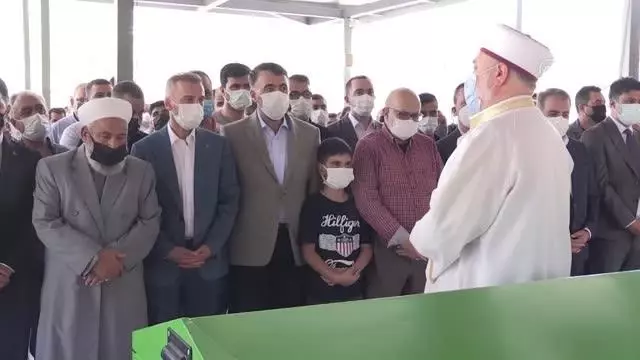 AK Parti Adana Milletvekili Erdinç'in kız kardeşi son yolculuğuna uğurlandı