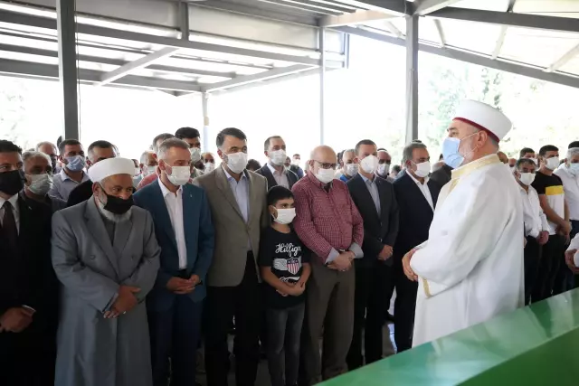 AK Parti Adana Milletvekili Erdinç'in kız kardeşi son yolculuğuna uğurlandı