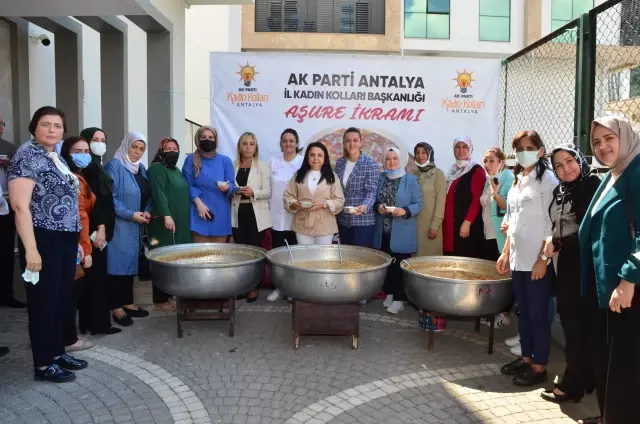 AK Parti Antalya Kadın Kolları'ndan yangınzedelere aşure ikramı