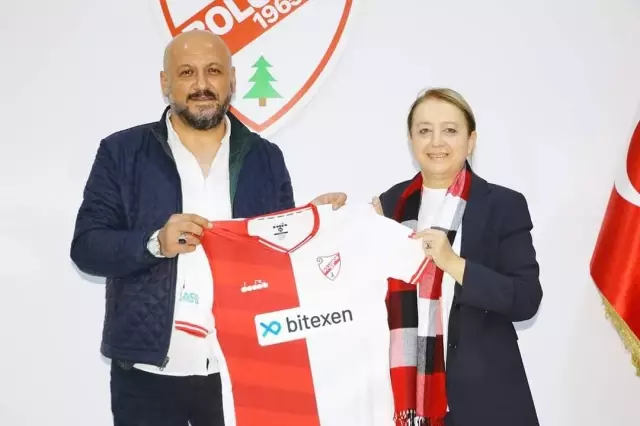 AK Parti teşkilatından Boluspor futbolcularına ve teknik ekibe baklava ikramı