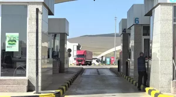 AKTAŞ SINIR KAPISI'NDA TİCARET HACMİ YÜZDE 100 BÜYÜDÜ