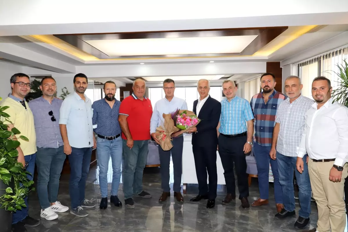 Alaşehir Belediyespor Yeni Başkanımız Tahsin Can ve yönetim kurulu üyeleri bizleri ziyaret etti.