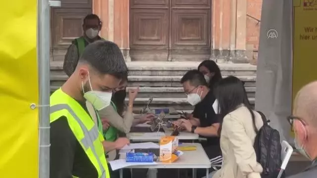 Almanya'da Türk iş adamı Kovid-19 aşısı olanlara bedava döner dağıttı