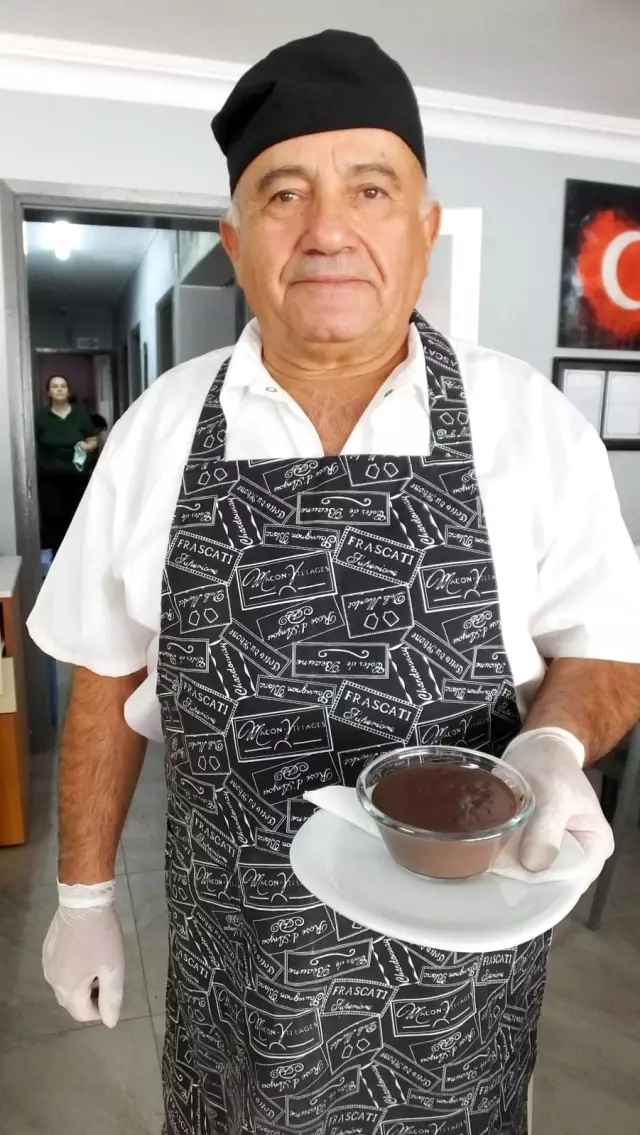Amerika'dan tatile geldi, kafeterya açan Özcan çiftine rehber oldu
