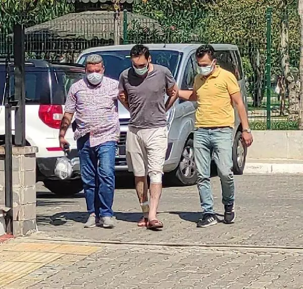 ANNESİNİ DARBEDEREK ÖLDÜRDÜĞÜ İLERİ SÜRÜLEN ŞÜPHELİ ADLİYEDE