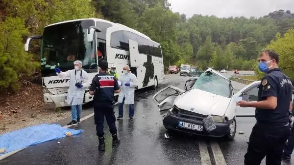 Son dakika haberleri! Antalya'da yolcu otobüsüyle otomobil çarpıştı: 2 kişi öldü, 2 çocuk yaralandı