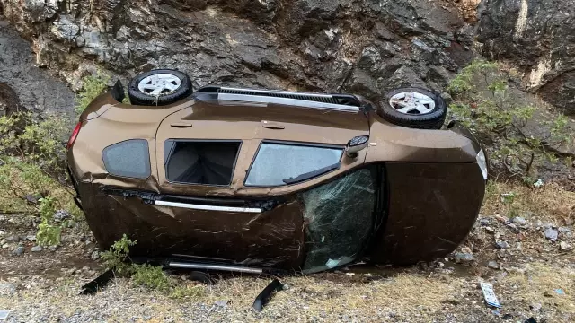 Otomobilin şarampole devrilmesi sonucu 3 kişi yaralandı