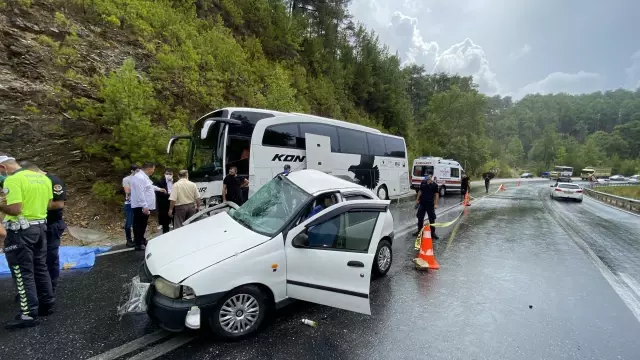 Son dakika haberleri! Antalya'da yolcu otobüsüyle otomobil çarpıştı: 2 kişi öldü, 2 çocuk yaralandı