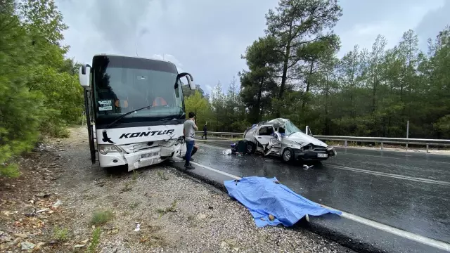 Son dakika haberleri! Antalya'da yolcu otobüsüyle otomobil çarpıştı: 2 kişi öldü, 2 çocuk yaralandı