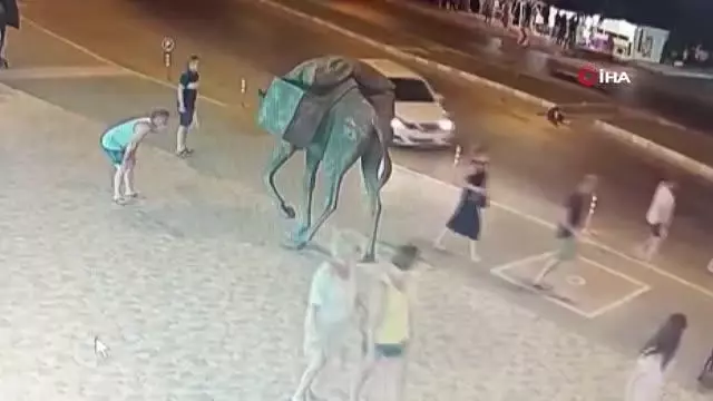 Son dakika: Motosikletin çarpıp metrelerce sürüklediği Alman turist hayatını kaybetti