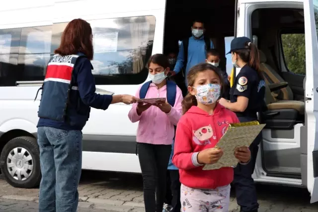 Ardahan'da jandarma ekiplerince okul servisleri aralıksız denetleniyor