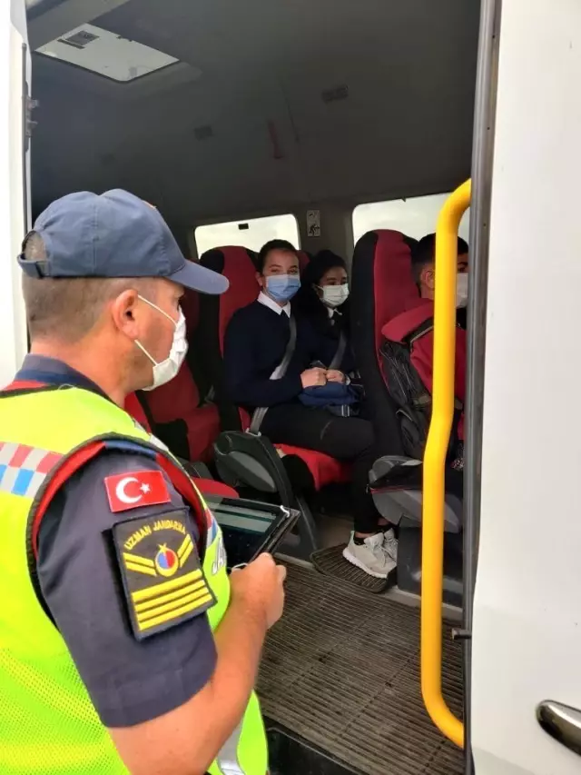 Ardahan'da jandarma ekiplerince okul servisleri aralıksız denetleniyor