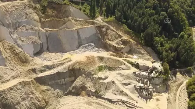 Ayancık'ta sel sularının altyapı ve doğaya tahribatı havadan görüntülendi