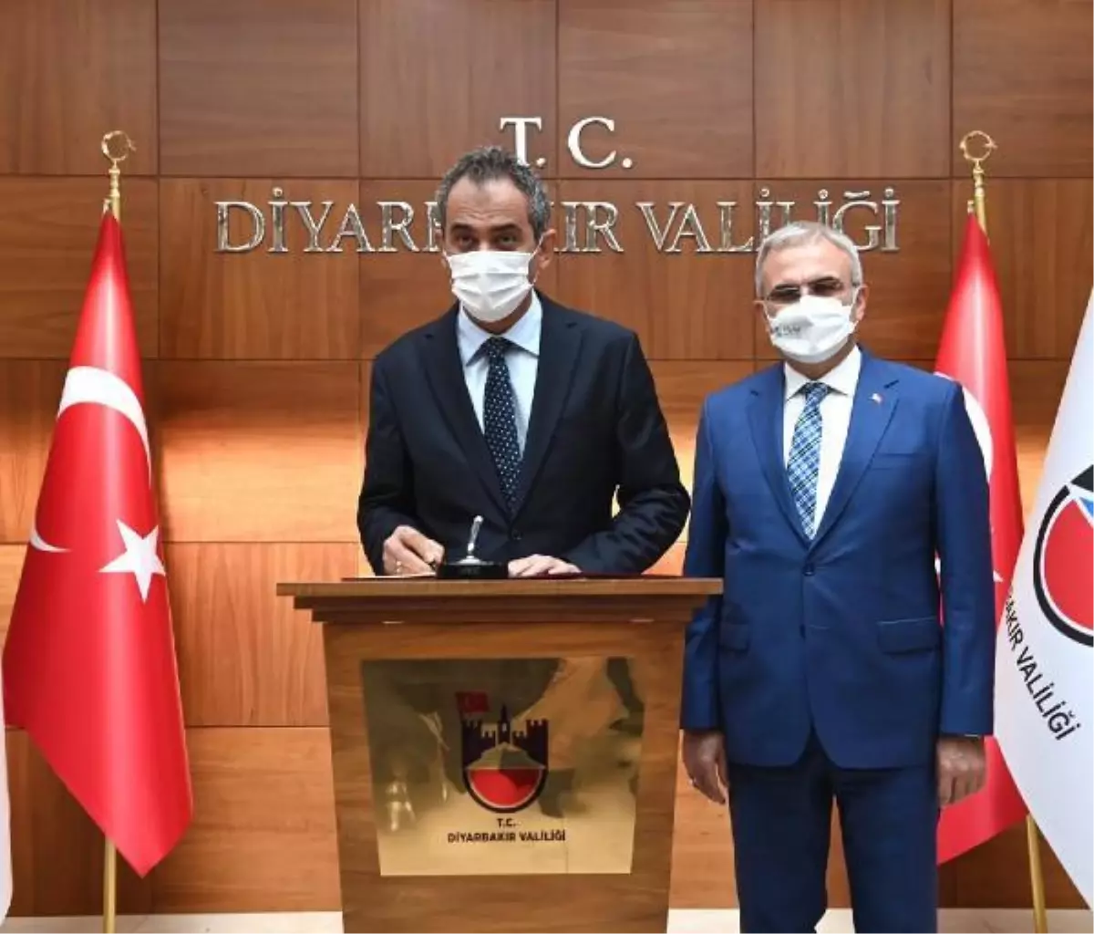 Son Dakika | Milli Eğitim Bakanı Mahmut Özer, Diyarbakır Valiliğini ziyaret etti Açıklaması