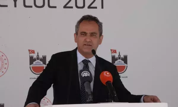 Bakan Özer: Diyarbakır'da 21 sınıfta vaka veya temaslı nedeniyle eğitime ara verildi (3)