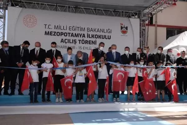 Bakan Özer: Diyarbakır'da 21 sınıfta vaka veya temaslı nedeniyle eğitime ara verildi (3)