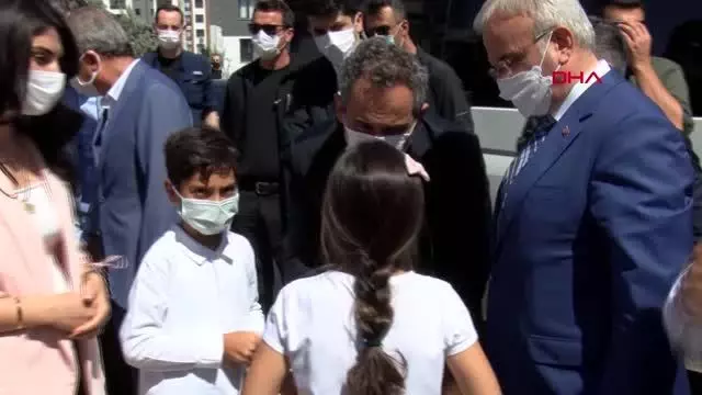 BAKAN ÖZER: DİYARBAKIR'DA 21 SINIFTA VAKA VEYA TEMASLI NEDENİYLE EĞİTİME ARA VERİLDİ