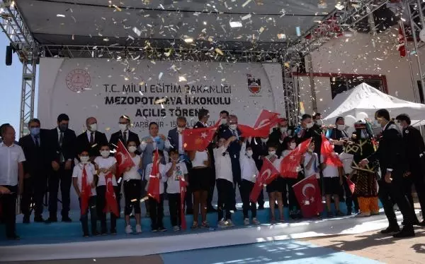 Bakan Özer: Diyarbakır'da 21 sınıfta vaka veya temaslı nedeniyle eğitime ara verildi (3)