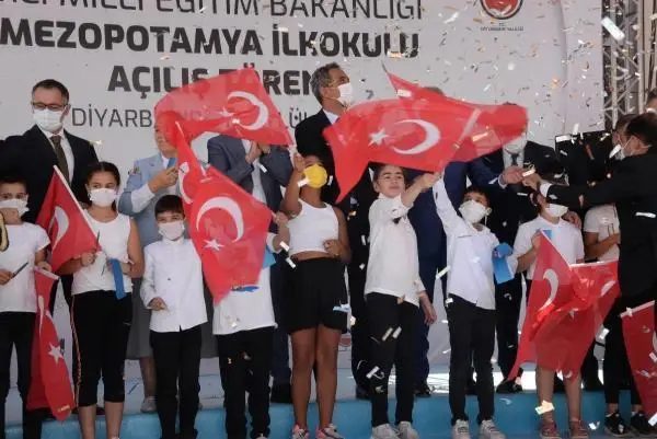 Bakan Özer: Diyarbakır'da 21 sınıfta vaka veya temaslı nedeniyle eğitime ara verildi (3)