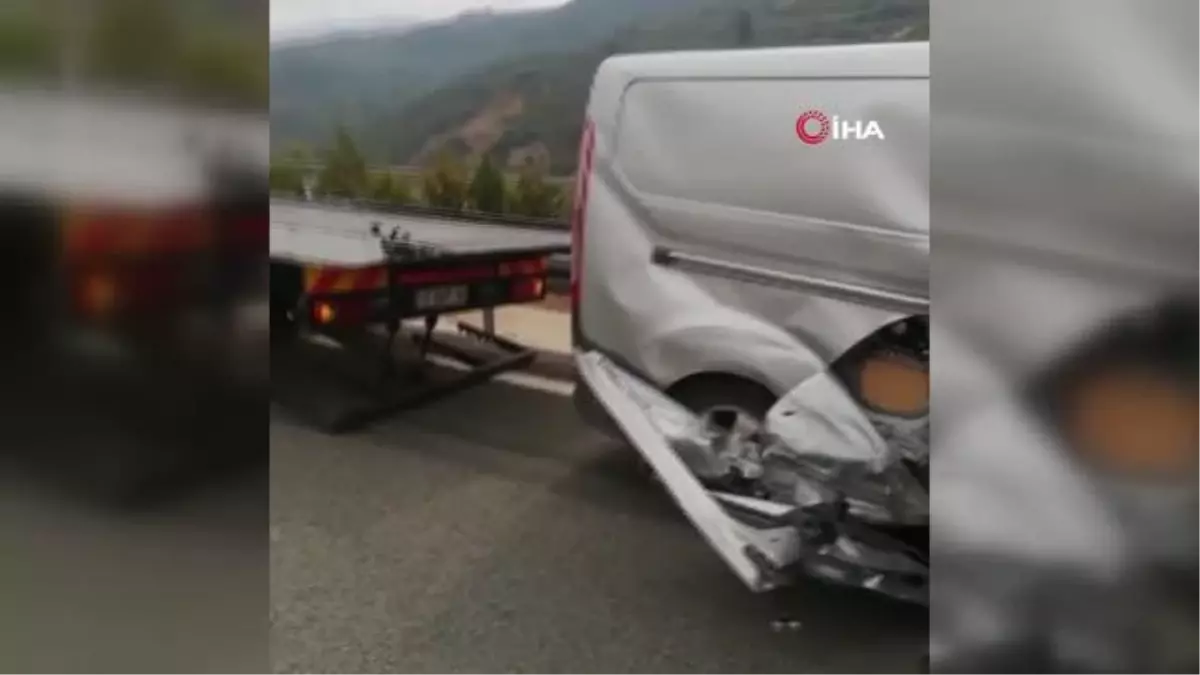 Bariyerle tır arasına sıkışan araç hurdaya döndü, sürücü kazadan burnu bile kanamadan kurtuldu