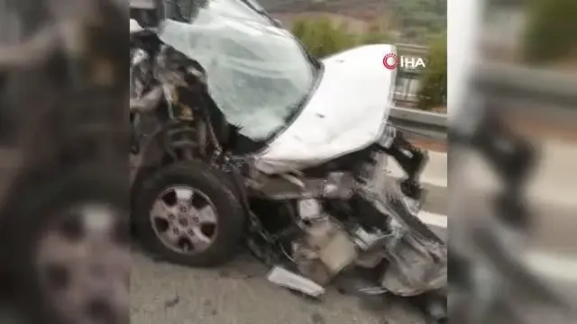 Bariyerle tır arasına sıkışan araç hurdaya döndü, sürücü kazadan burnu bile kanamadan kurtuldu