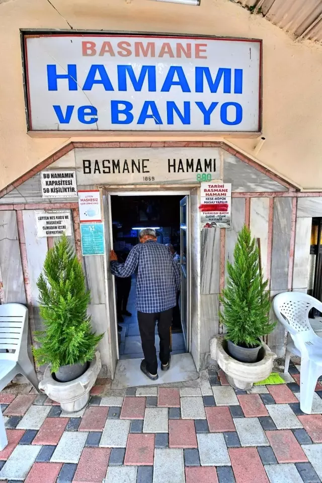 Basmane Hamamı'nın kapıları evsizlere açıldı