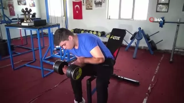 Bıçak ustaları bileği bükülemeyen sporcular yetiştiriyor