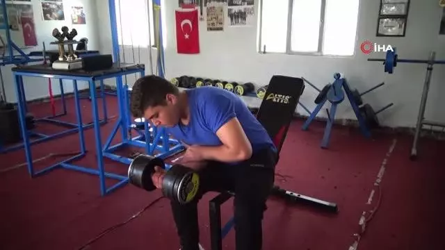 Bıçak ustaları bileği bükülemeyen sporcular yetiştiriyor