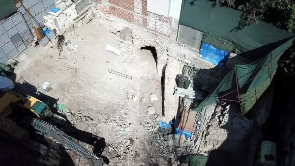 BİZANS SARAY KALINTILARININ BULUNDUĞU ALANDA İŞ MAKİNESİ TARTIŞMASI