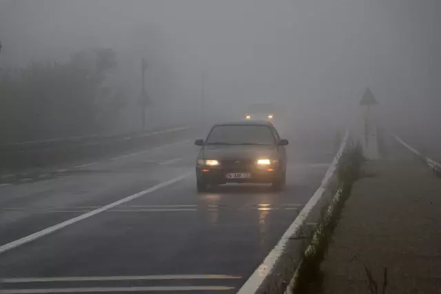 Bolu Dağı'nda sis ve sağanak etkili oluyor