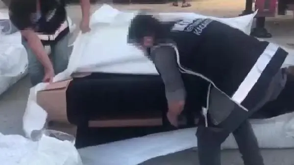 BÜYÜKÇEMECE'DE 7 MİLYON DEĞERİNDE KAÇAK TÜTÜN, CİNSEL İÇERİKLİ JEL VE PARFÜM YAKALANDI