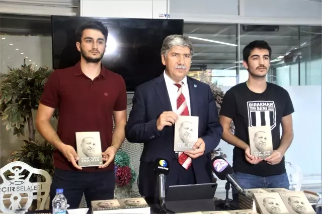 Son dakika haberi... Cumhurbaşkanı Erdoğan'ın kaleme aldığı kitaptan 2 bin 23 adet alıp vatandaşlara dağıttı