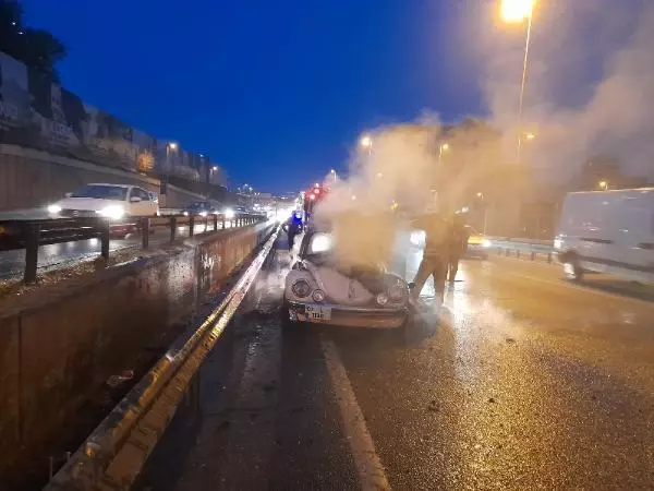 D-100 Karayolunda otomobil alev alev yandı