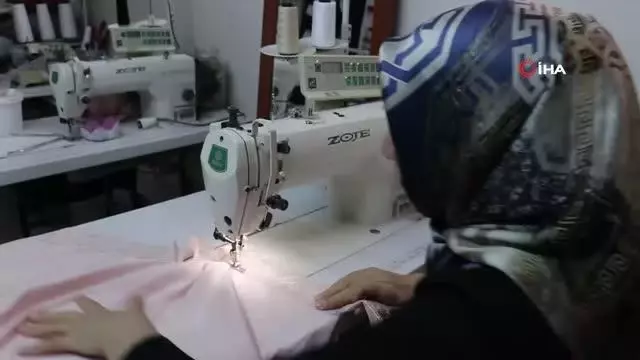 Dikiş nakış yaparak evine ve 3 çocuğuna bakıyor