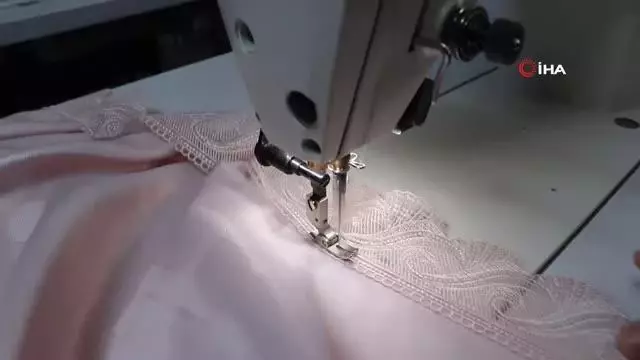 Dikiş nakış yaparak evine ve 3 çocuğuna bakıyor